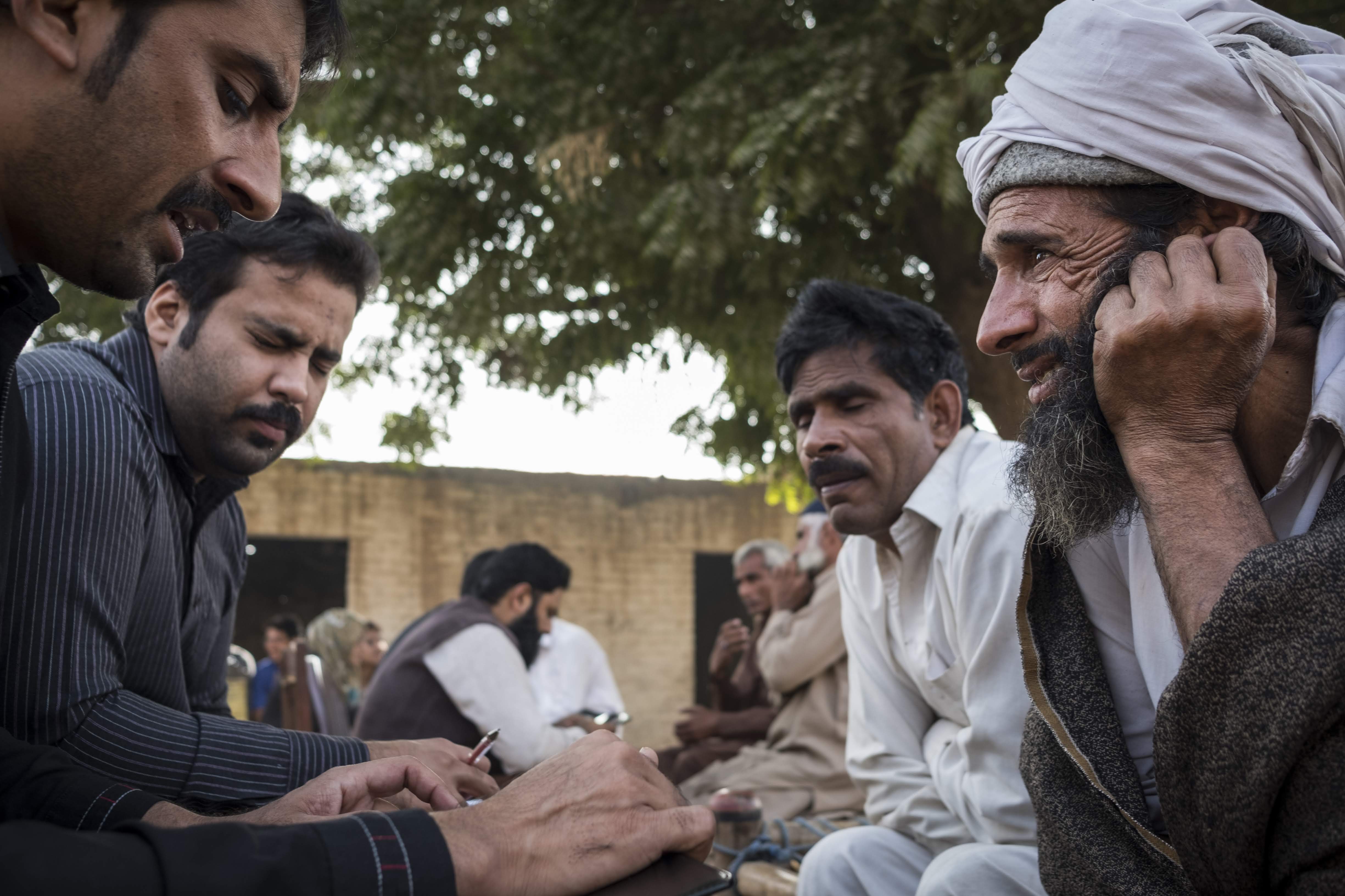 Haffeez Ullah (left) interviews a farmer using commcare. The AVCCR team have been working in Jaguwala village for a number of years and due to their close relationships with farmers they conducted the pilot test of their commcare surveys with the farmers of Jaguwala village.